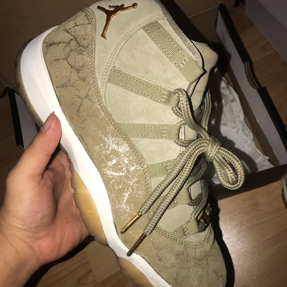 Jordan 11 olive lux